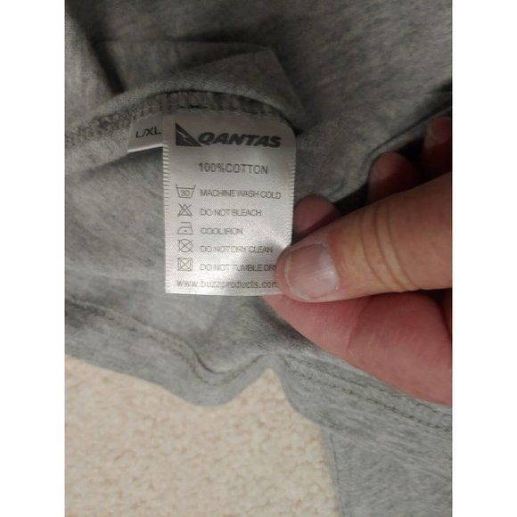 Peter Morrissey Qantas T Shirt Men L/XL Gray long Sleeve Casual kangaroo airline - Picture 7 of 11